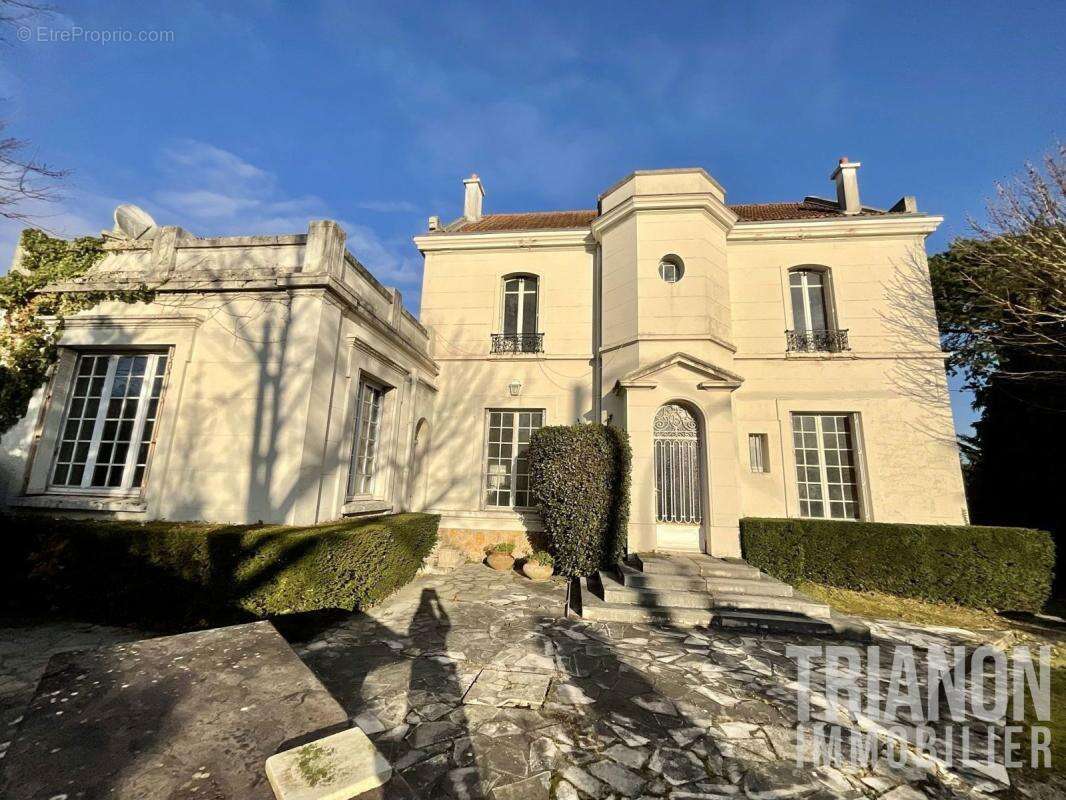 Maison à LA CELLE-SAINT-CLOUD