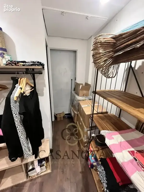 Emplacement n°1 à Mauguio  Magnifique boutique avec vitrine, droit au bail de 67 m², loyer intéressant et nombreuses activités  - photo 9