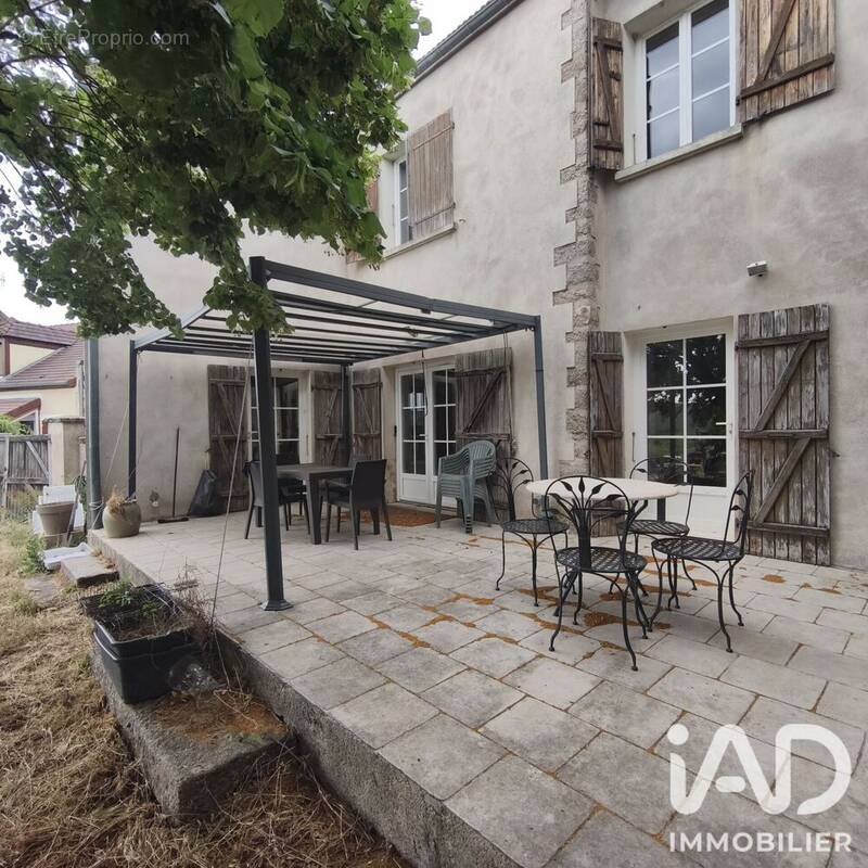 Photo 1 - Maison à LA ROCHE-EN-BRENIL