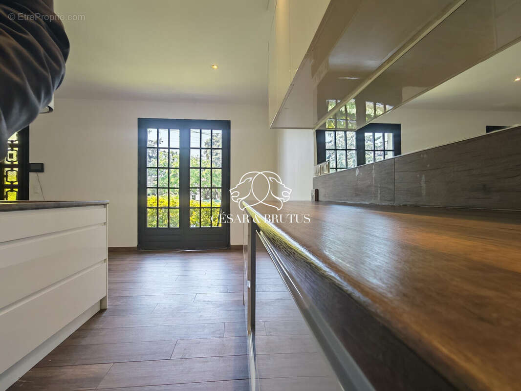 Maison 160 m² à Saint-Genis-Laval  - photo 7
