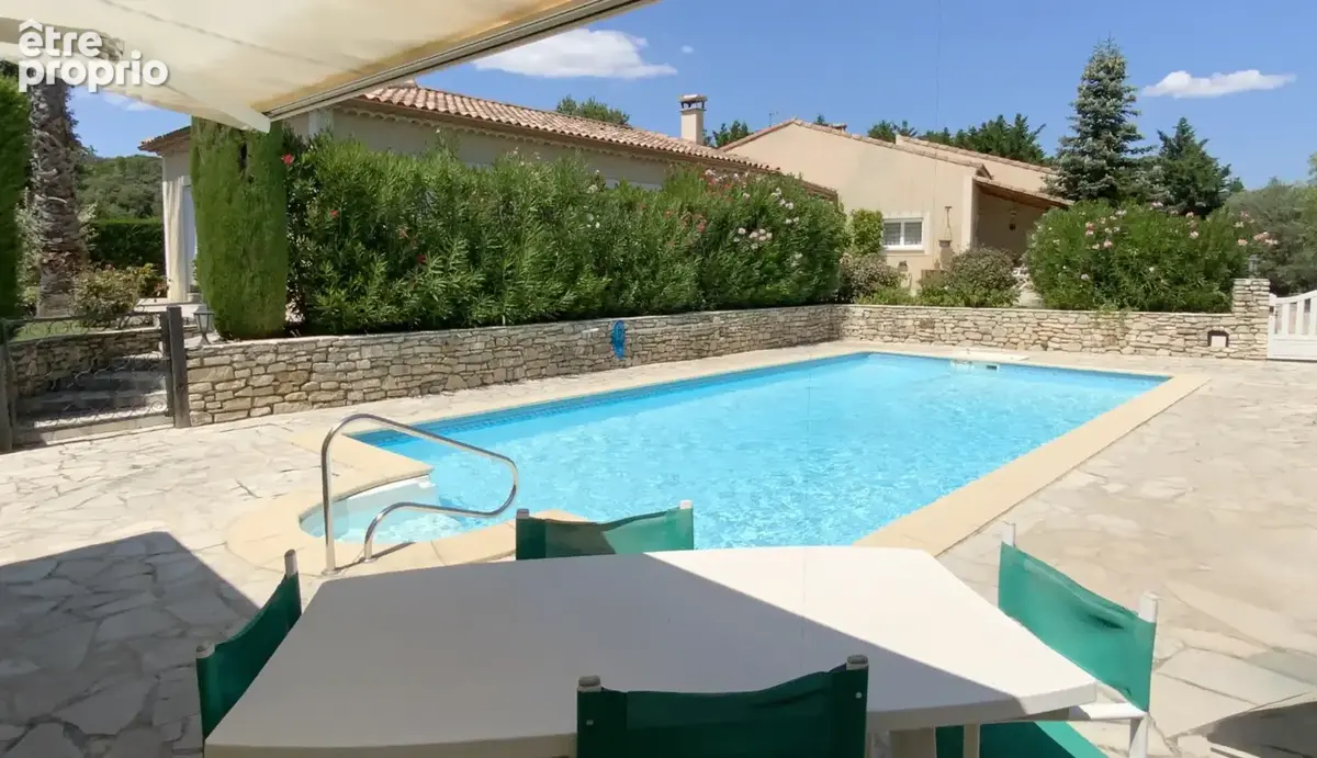 Villa de plain pied sur un terrain de 2300 m2 avec piscine. - photo 2