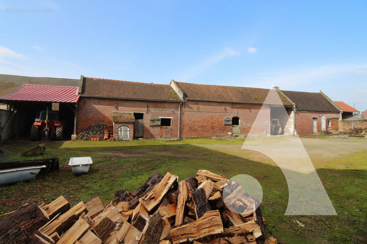 Maison à ESTREES-SAINT-DENIS