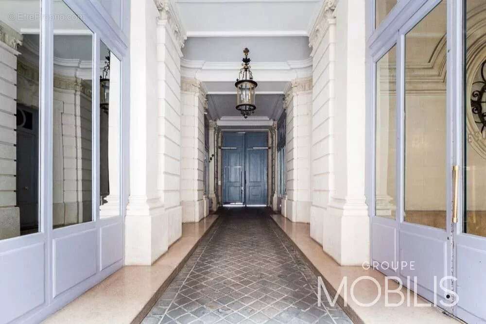 Appartement à PARIS-8E