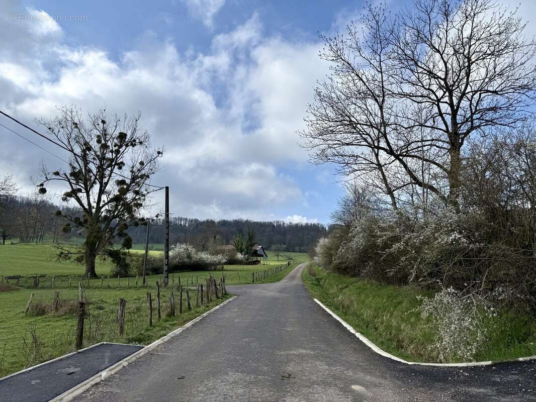 Terrain à VAIVRE-ET-MONTOILLE