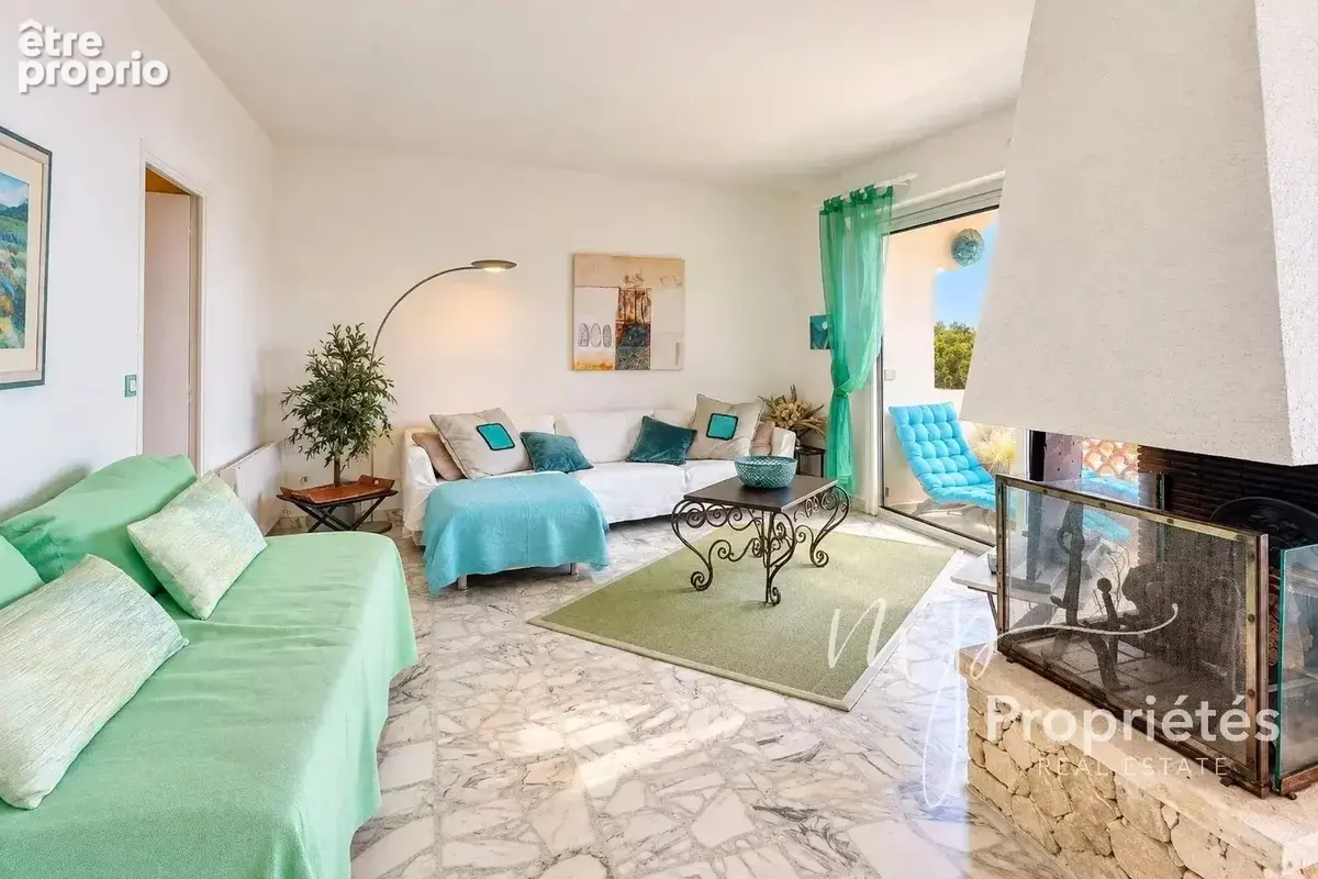 À VENDRE Rayol Canadel sur mer – Appartement de charme au dernier étage – Vue mer – Plage et village à pied. - photo 8