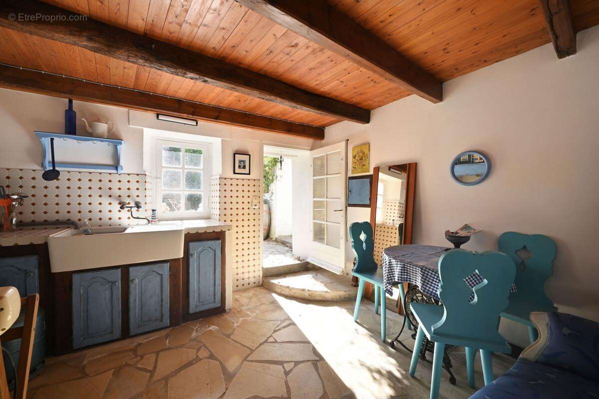 Typique maison rétaise à vendre st clement authenticite charme - photo 10