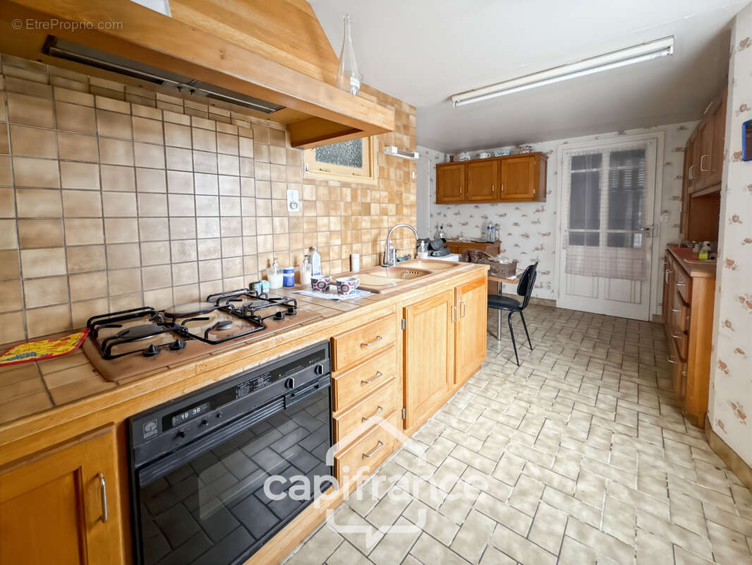 Maison à vendre maison 5 pièces dont 3 chambres VILLIERS (86) Terrain de 1028 m² avec dépendances - photo 7