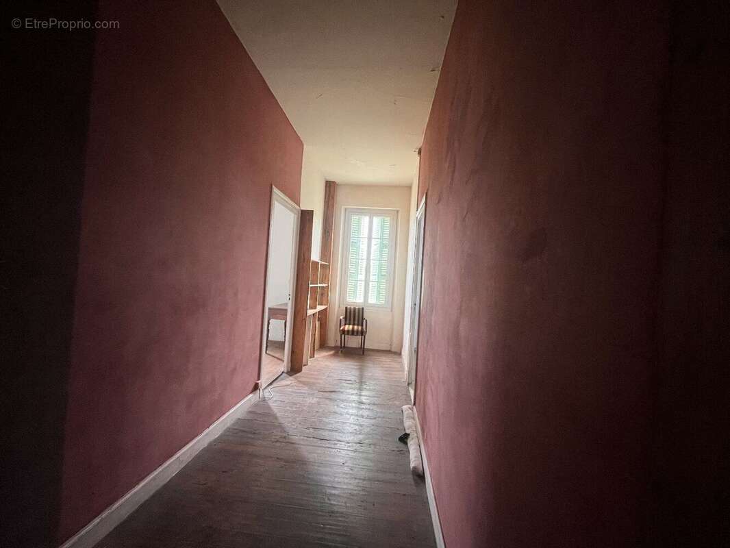 Maison de Maître, dépendances et terrain agricole - photo 8