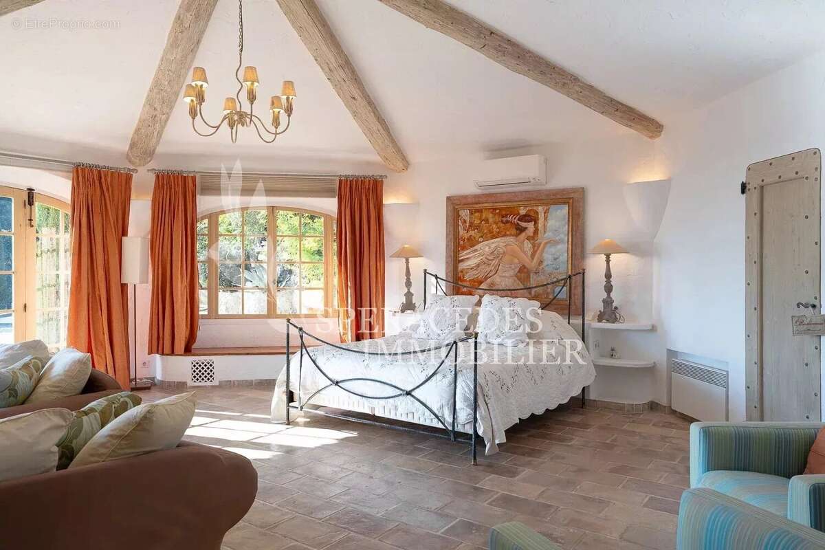 Maison à TOURRETTES-SUR-LOUP