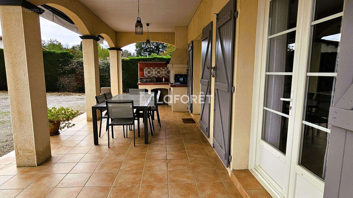 Maison à VIC-FEZENSAC