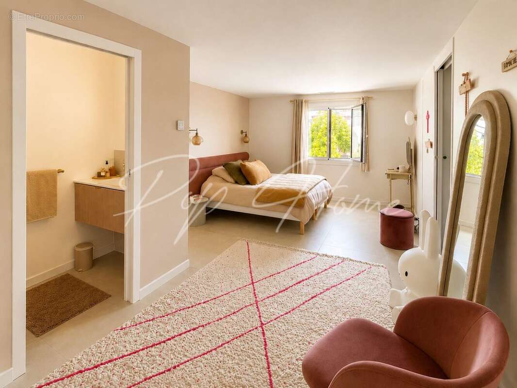 Suite parentale avec salle d'eau et dressing ? 1er étage maison principale - Maison à ANGLET