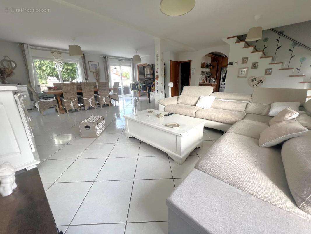 Maison à LES CLAYES-SOUS-BOIS