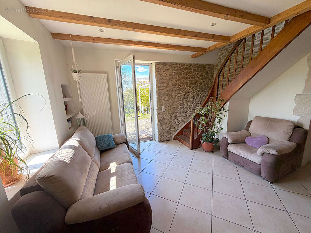 Maison à CHALLONGES