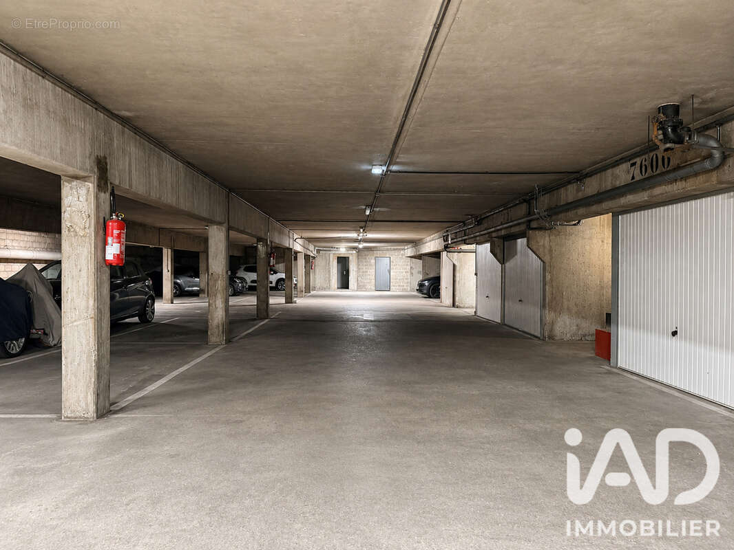 Parking 12 m² à Paris-11e  - photo 2