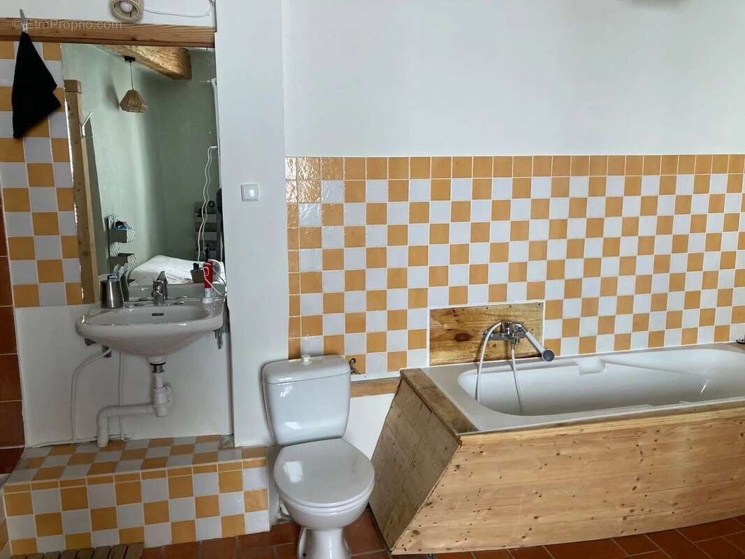 Appartement à COTIGNAC