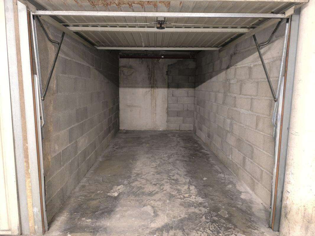 Intra-muros d’Avignon - Garage fermé de 11m2 - photo 3