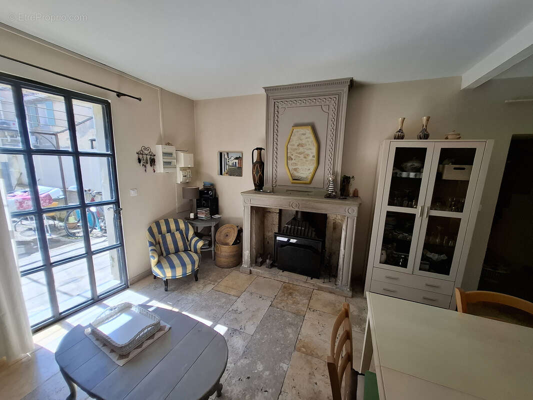 Maison de village avec cour et parking privé - photo 2