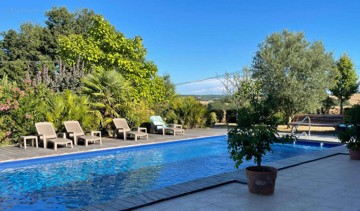 piscine - Maison à VIC-FEZENSAC