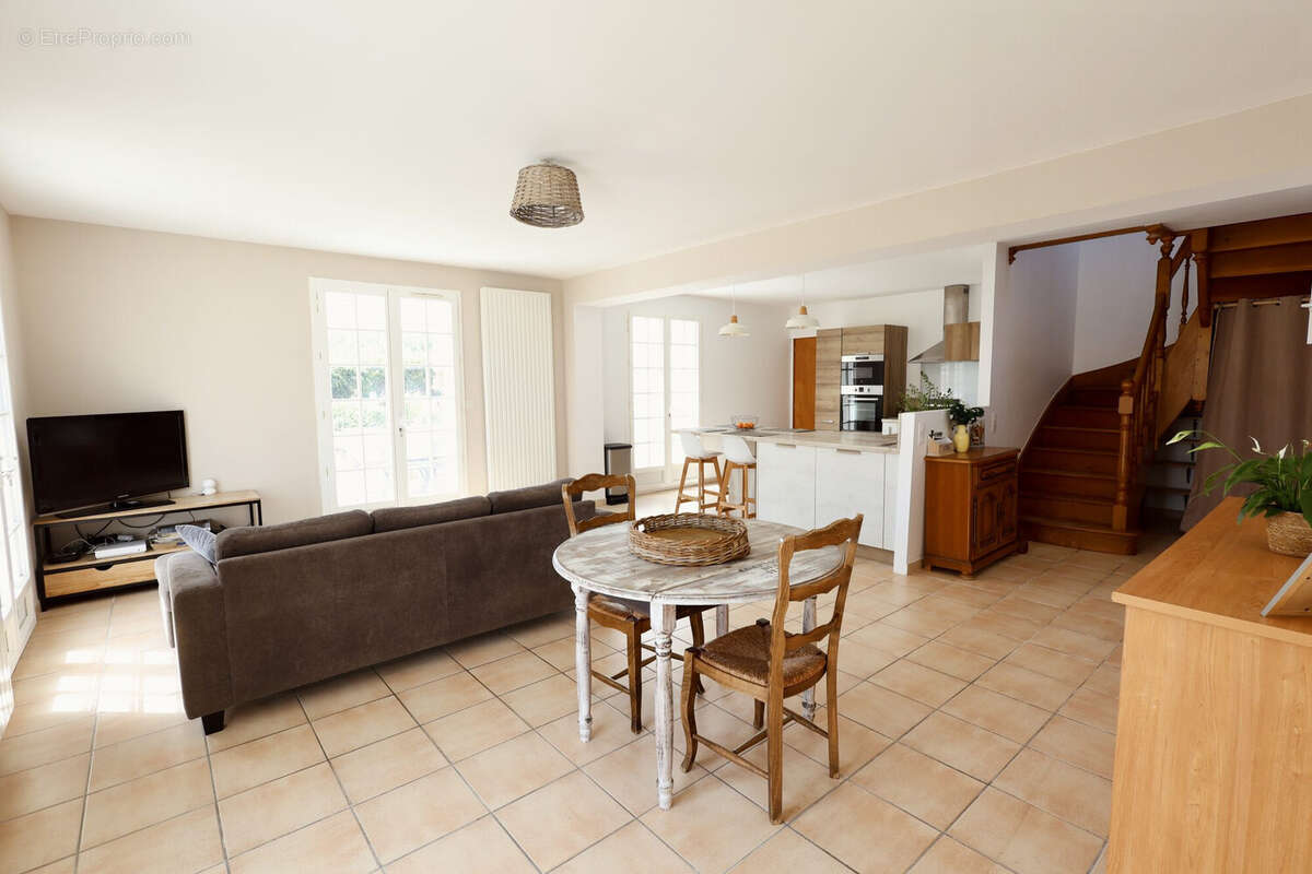 Maison 125 m² à Rochefort  - photo 2