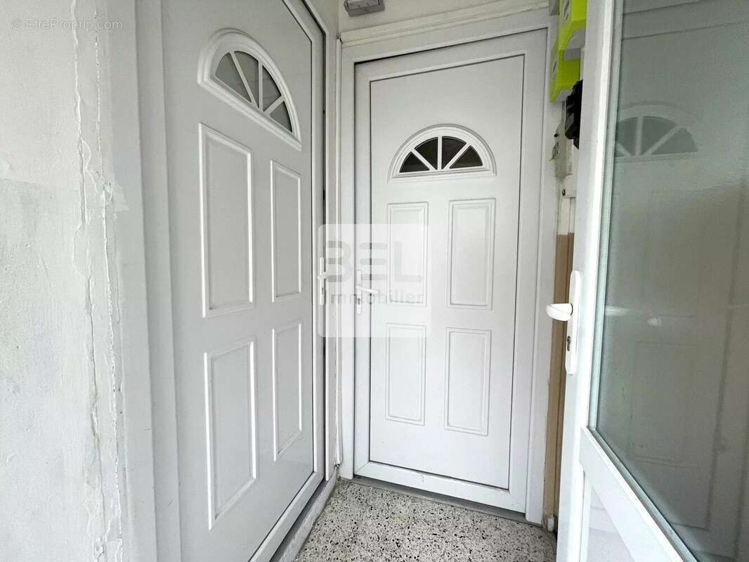 Appartement à BAGNOLS-SUR-CEZE