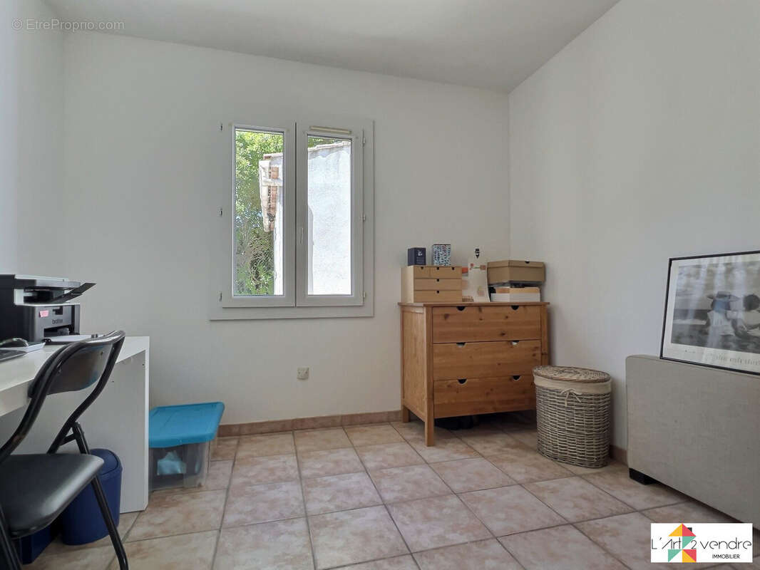 bureau - Maison à SEILLONS-SOURCE-D&#039;ARGENS