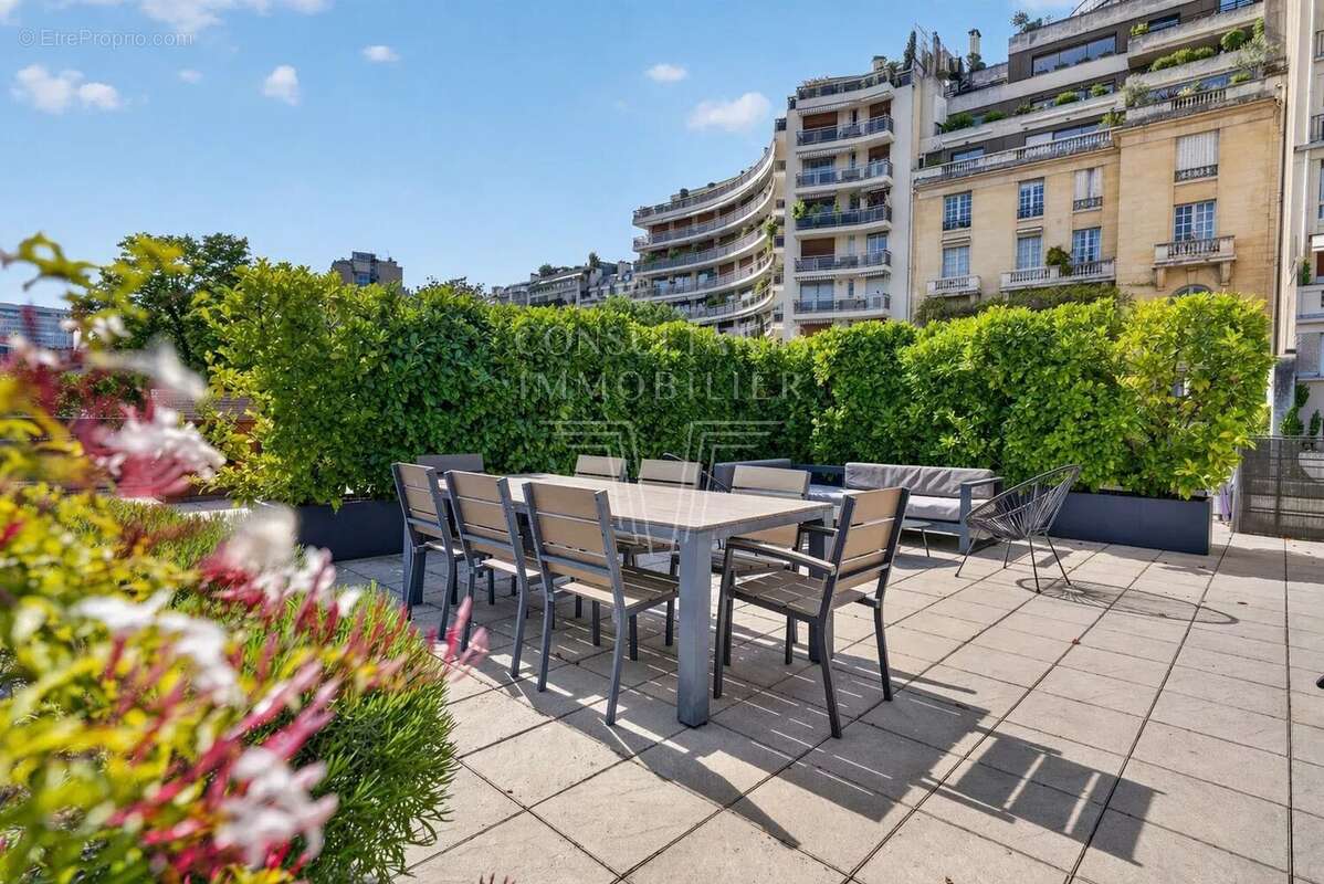 Appartement à PARIS-16E