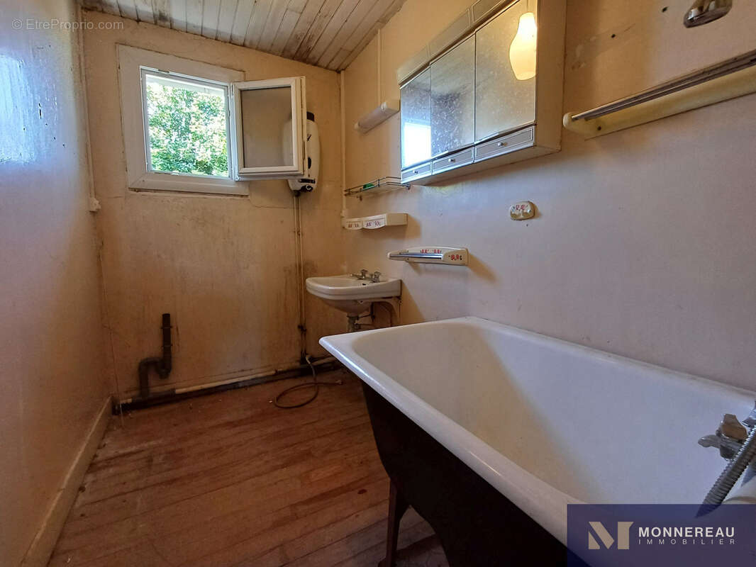 Maison à BAIGNES-SAINTE-RADEGONDE