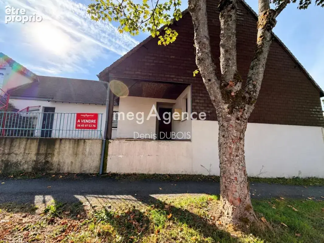 Locaux avec bureaux et garages - photo 2