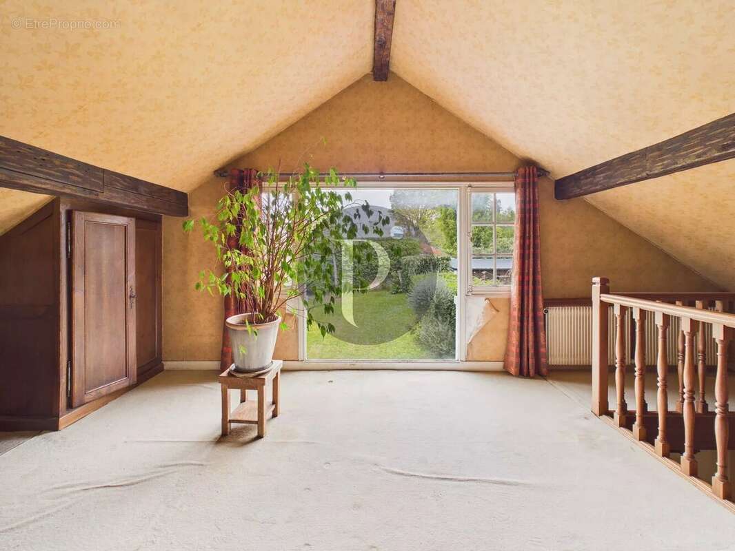 Maison à VERRIERES-LE-BUISSON