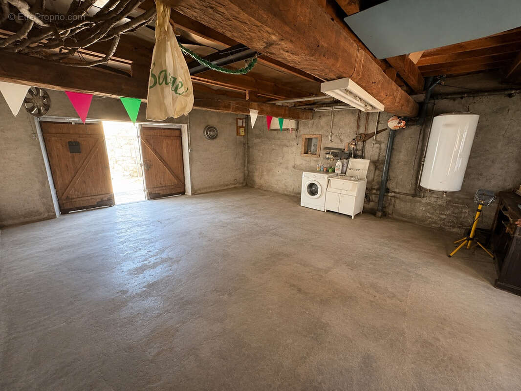 Maison de caractère à réinventer avec terrain et garage,  proche de toutes commodités - photo 6