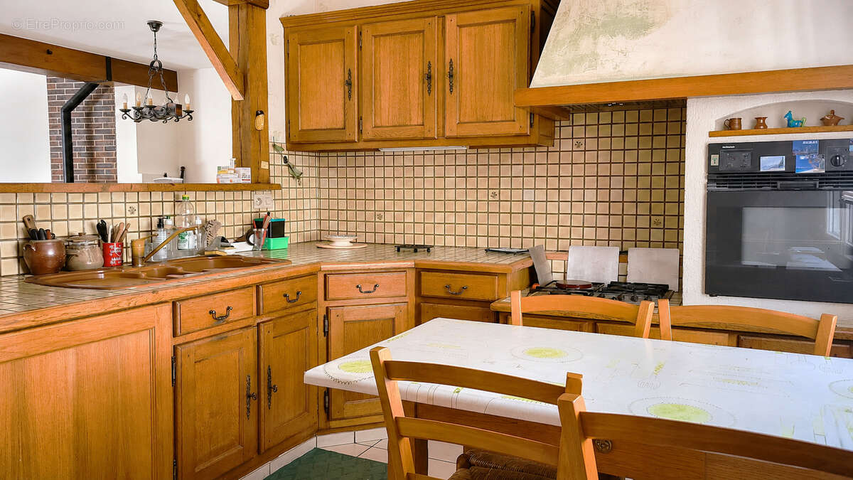 Maintenon  Maison  170 m², sous-sol, terrain 500 m² - photo 7