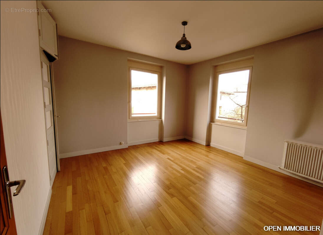 Maison 176 m² à Saint-Laurent-Sur-Gorre  - photo 6