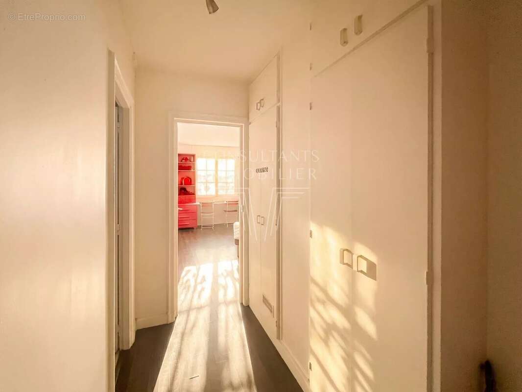 Appartement à NEUILLY-SUR-SEINE