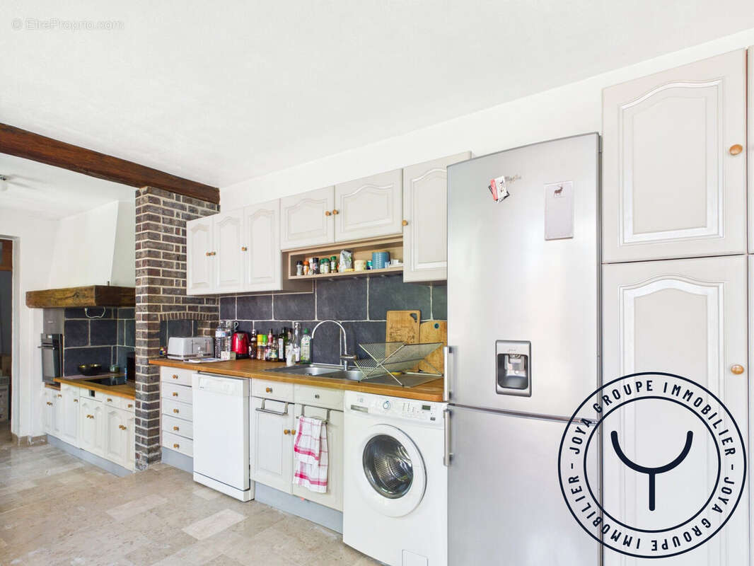Maison 230 m² à Neuville-Sur-Vannes  - photo 2