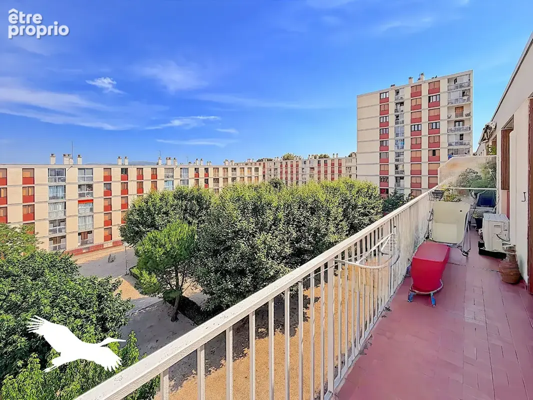 A VENDRE - Marseille 13013, Château Gombert / St Mitre - Appartement 4 pièces de 81m² avec terrasse, parking privatif en SUS et  - photo 3