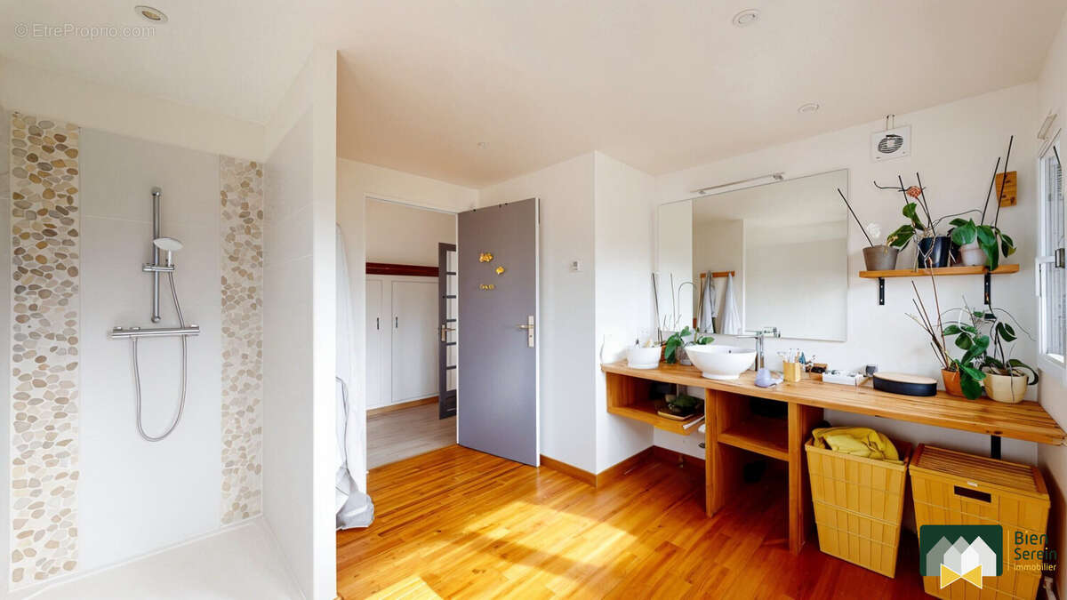 Salle d&#039;eau - Maison à JOUY