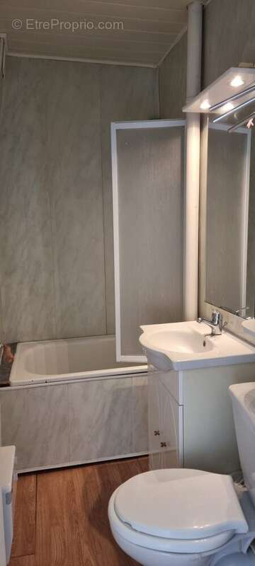 SALLE DE BAINS AVEC WC - Appartement à LE HAVRE