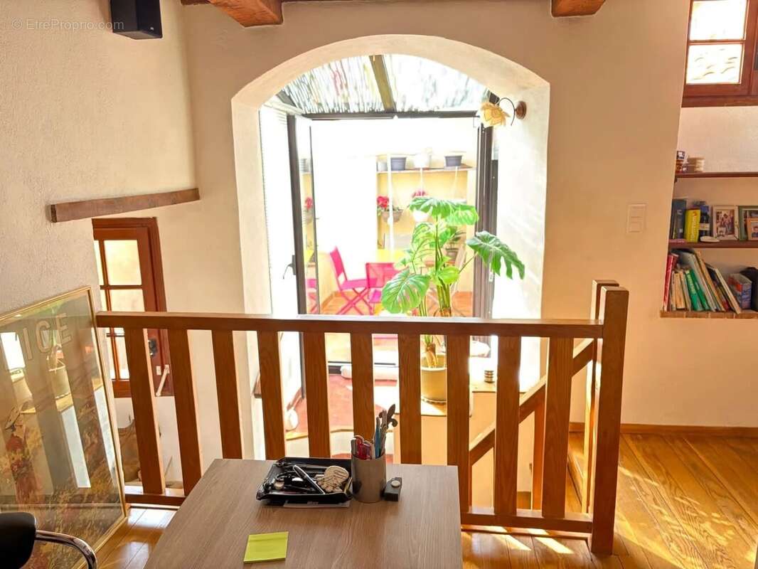 Appartement à BERRE-LES-ALPES