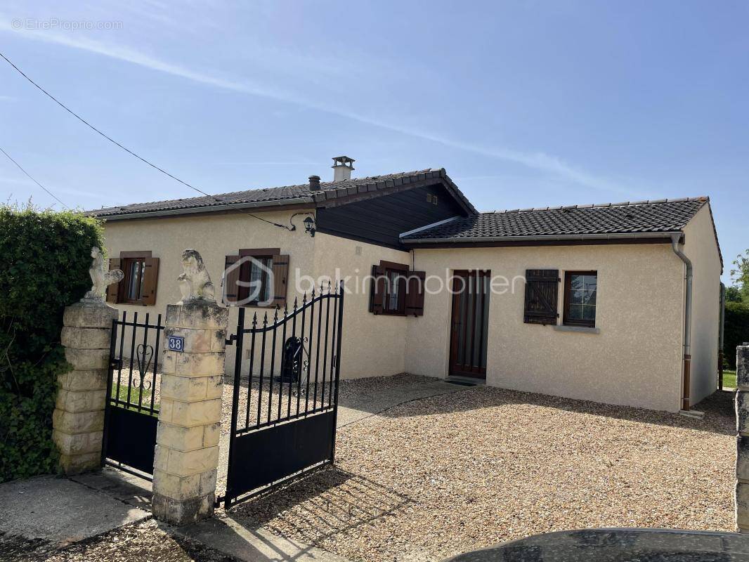 Maison à SOMMECAISE