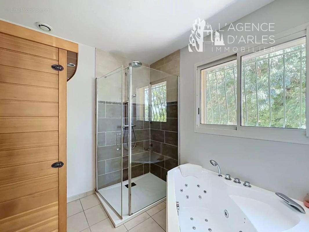 Arles – Maison familiale 157 m² – 5 chambres dont 2 de plain-pied – jardin arboré et clos - photo 10