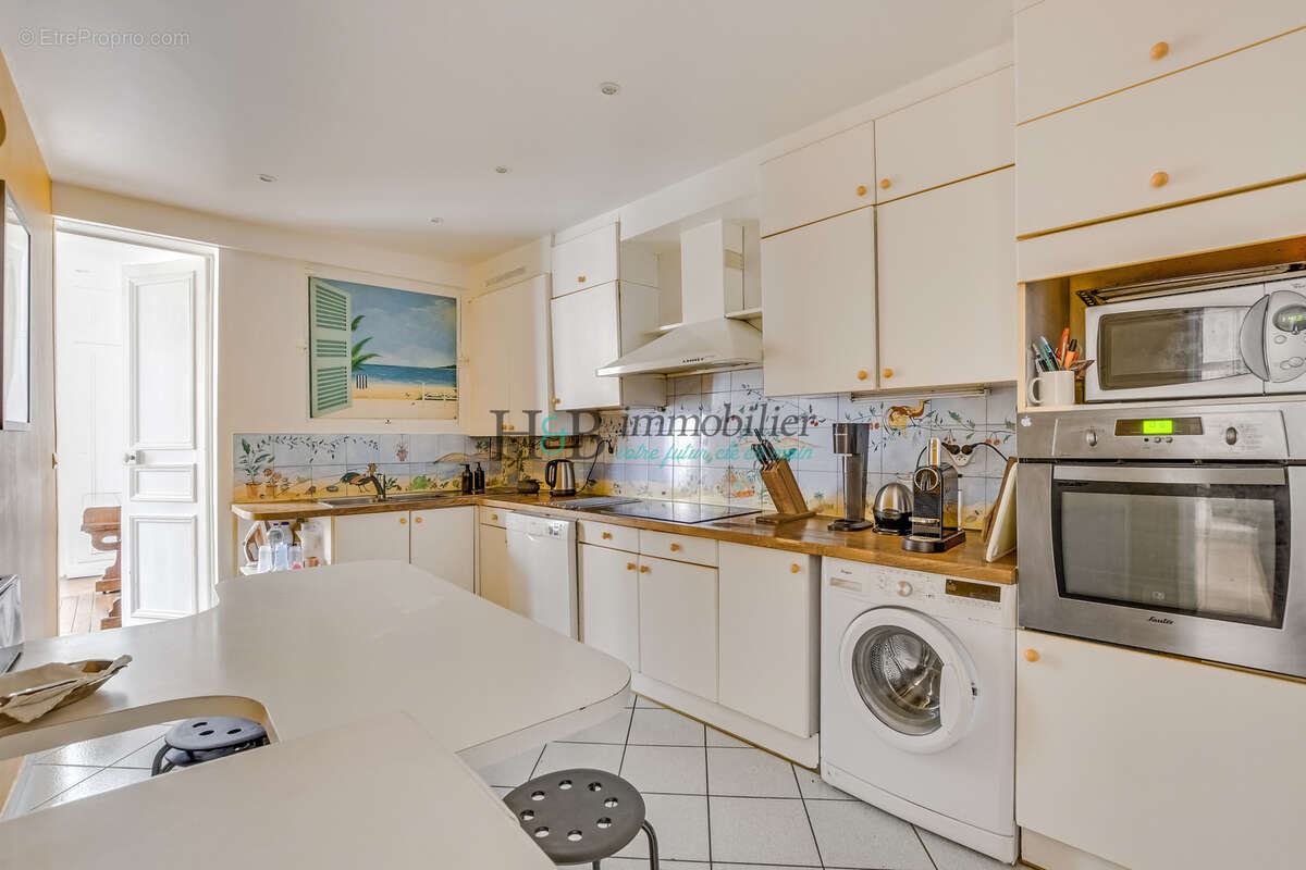Appartement à PARIS-7E