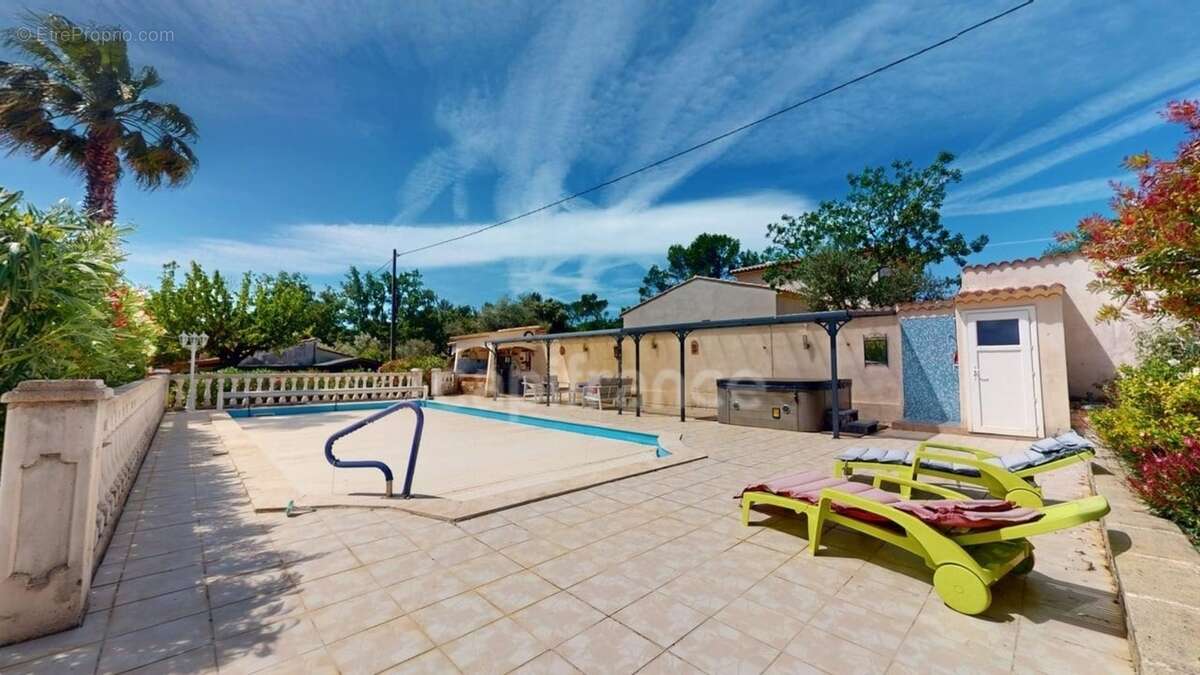 Maison à vendre 5 pièces GAREOULT (83) - photo 11