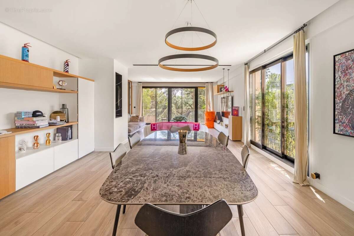 Appartement à NEUILLY-SUR-SEINE