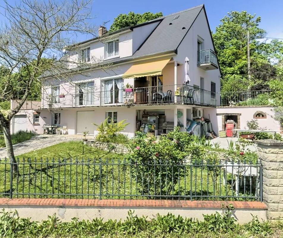 Maison à LA CHAPELLE-SAINT-MESMIN