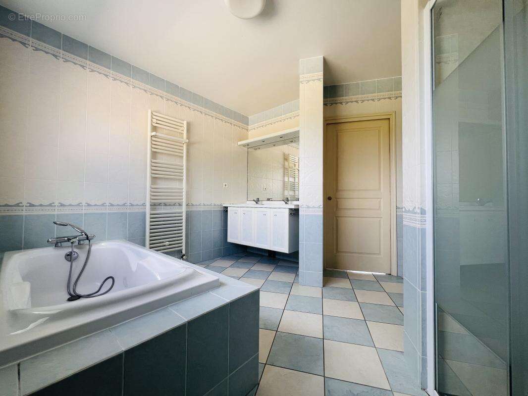 Maison à TERRASSON-LAVILLEDIEU