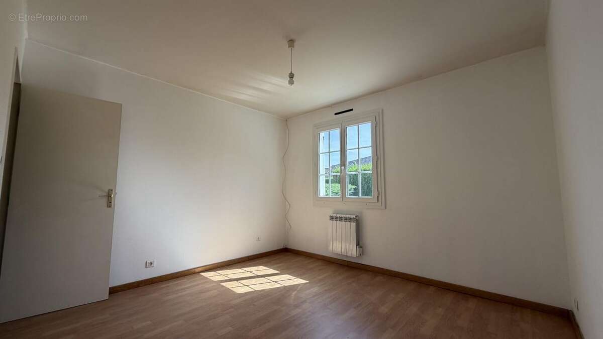 Maison 91 m² à Saint-Lubin-Des-Joncherets  - photo 5