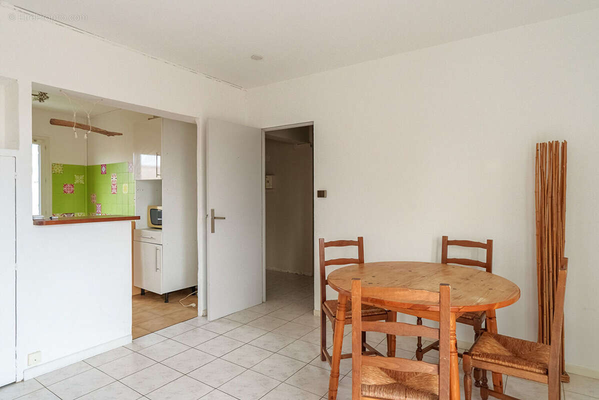 CARCASSONNE - LAPRADE Appartement T3 59m²  avec balcon vue Cité et place de stationnement - photo 6