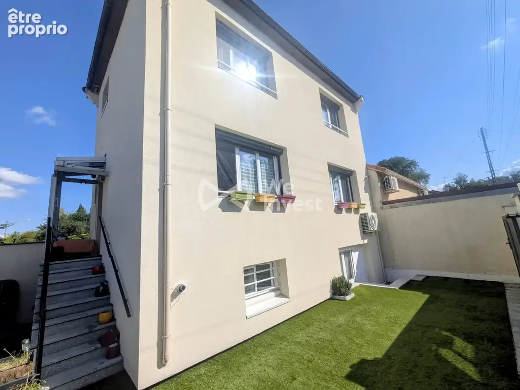 face de la maison