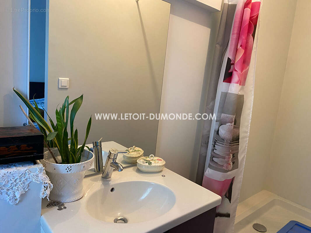 Maison à SAINT-GERMAIN-DU-SALEMBRE