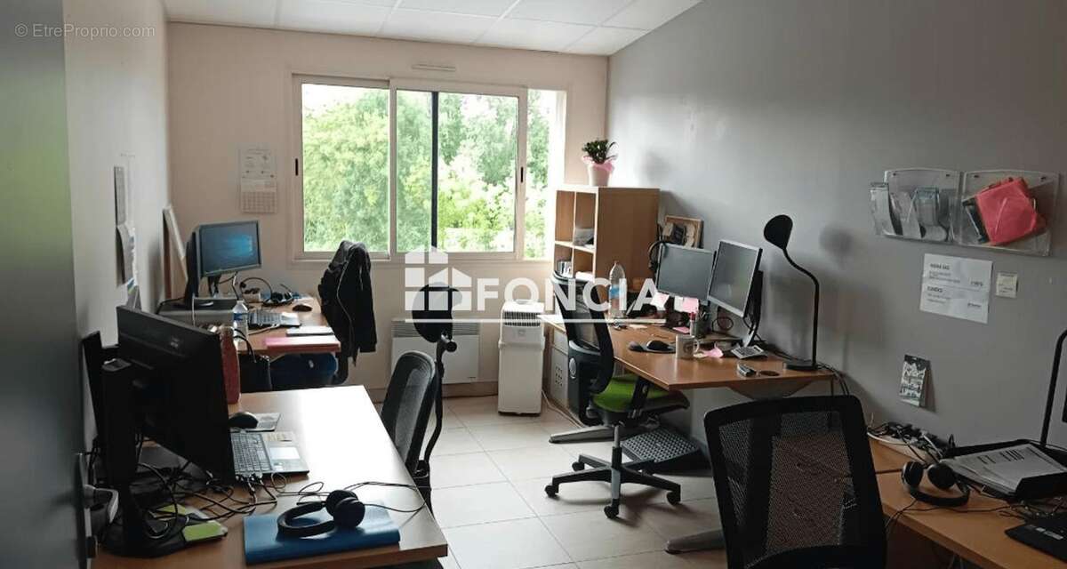 Local commercial à louer  - BESSINES - photo 2